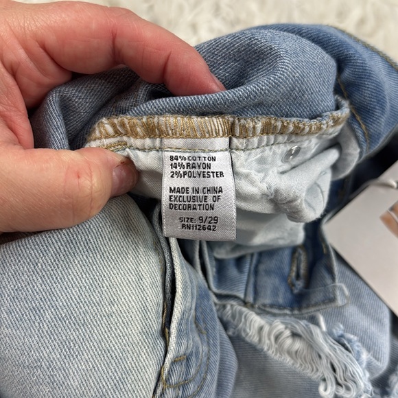 NWT Blue Savy High Rise Mom Fit Light Wash Distressed Jeans - Picture 8 of 9